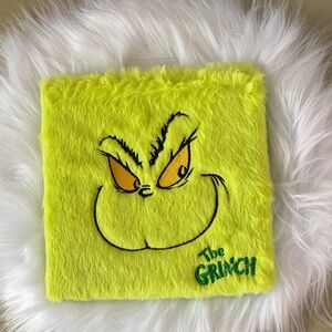 The Grinch 16 eyeshadow palette- new